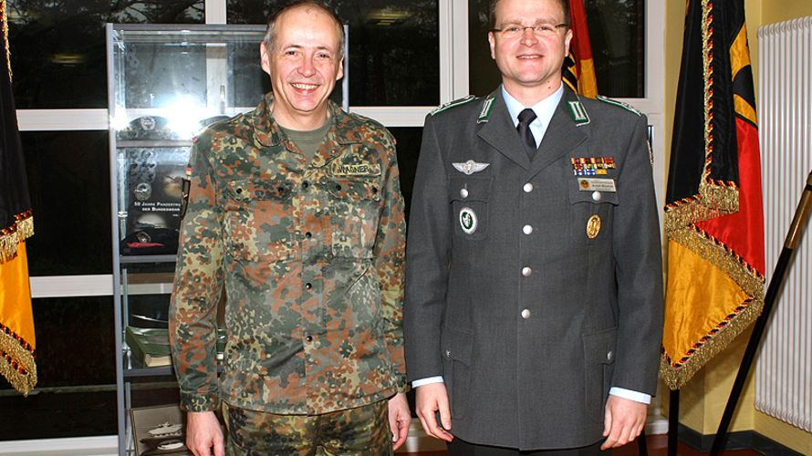 vlnr.: Brigadegeneral Norbert Wagner und Oberstleutnant André Wüstner