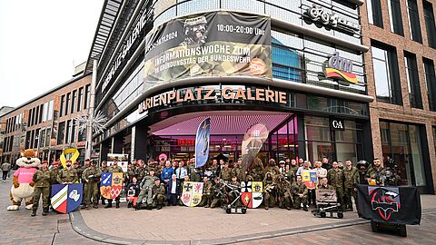 Im Rahmen der Veranstaltung „Schwerin in Grün“ sollen durch den Verkauf von Bundeswehr-Patches Spenden für einen guten Zweck gesammelt werden. Foto: Bundeswehr/Moldt 