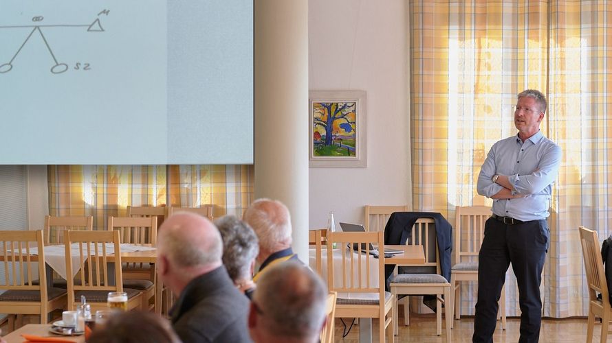 Bei der Mitgliederversammlung der Kameradschaft ERH Ellwangen trug Notar Bernd Konrad zum Thema "Erben und Vererben" vor. Foto: ik