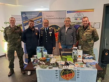 Informationen für „die Zeit danach“ gab es für Soldaten auf Zeit am Info-Stand des DBwV. Foto: DBwV