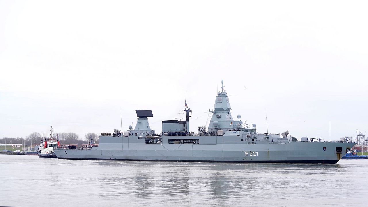 Abschied in Wilhelmshaven: Die Fregatte Hessen ist zum Einsatz im Roten Meer ausgelaufen. Foto: Bundeswehr/Kelm