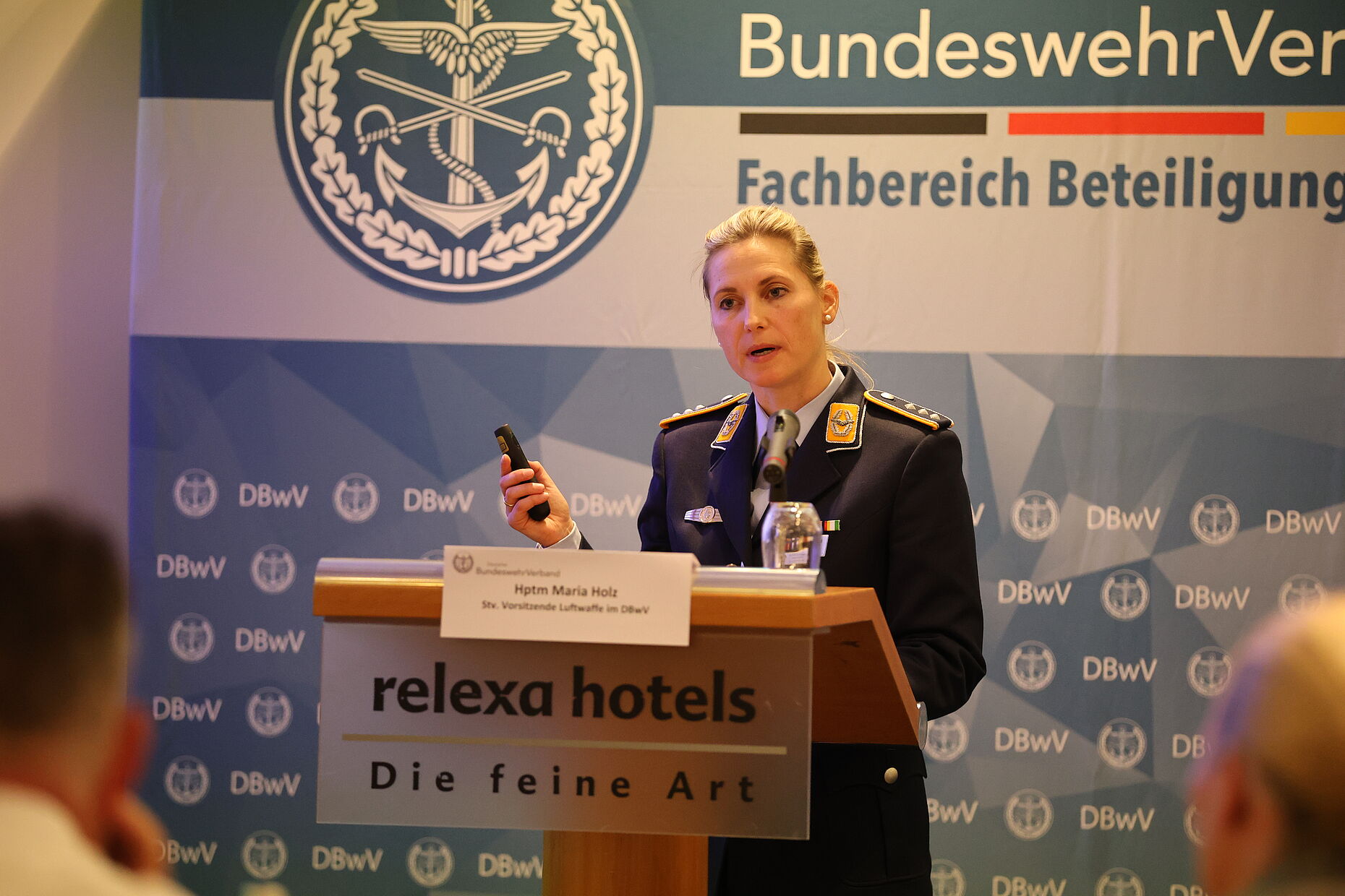 Hauptmann Maria Holz stelle die Frauengruppe im DBwV vor. Foto: DBwV/Eva Krämer