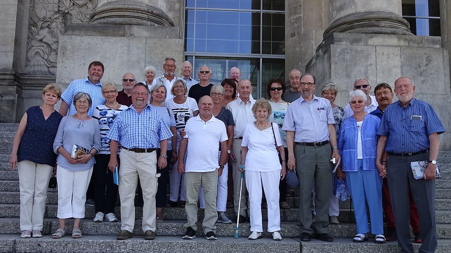 Berliner Hauptstadtluft schnupperten die Mitglieder der KERH Mainz-Wiesbaden Foto: Peter Tanaskowitsch