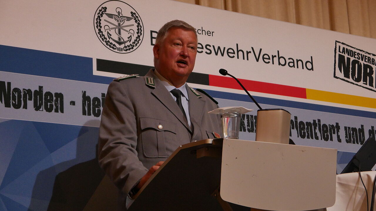 Oberst Thomas Behr begrüßte die Mandatsträger zur gemeinsamen Tagung. Foto: DBwV