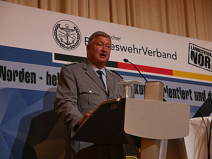 Oberst Thomas Behr begrüßte die Mandatsträger zur gemeinsamen Tagung. Foto: DBwV