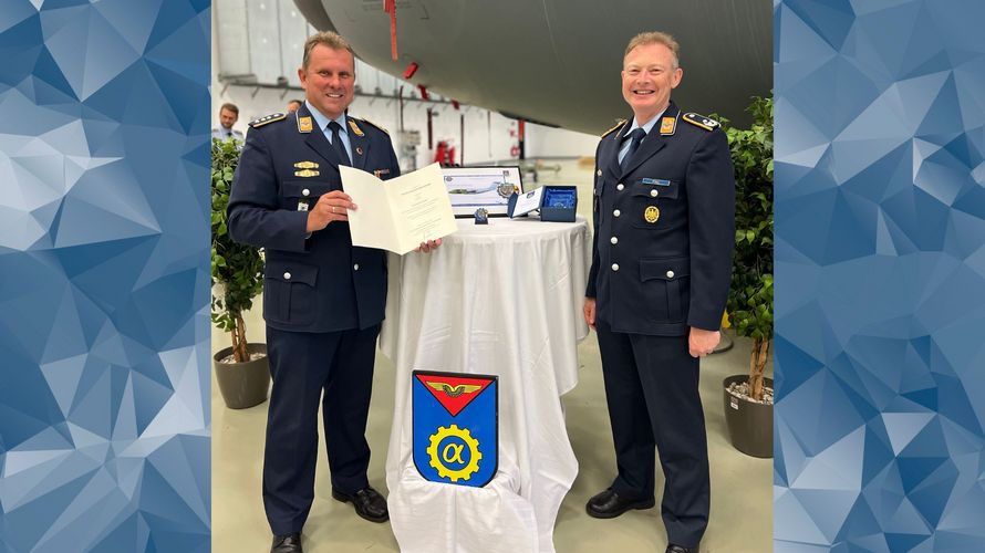 Hauptmann Rainer Barz bei der Verabschiedung durch Oberstleutnant Matthias Poll. Foto: DBwV