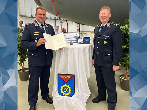 Hauptmann Rainer Barz bei der Verabschiedung durch Oberstleutnant Matthias Poll. Foto: DBwV