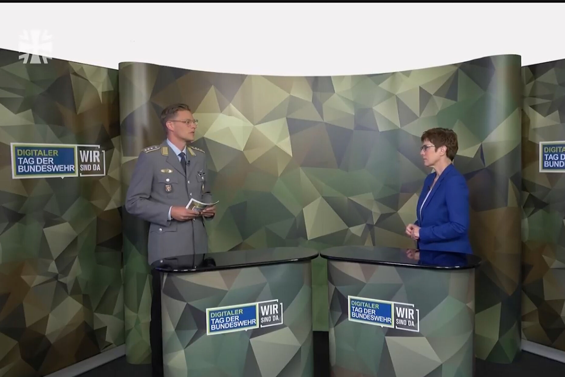 Mit Verteidigungsministerin Annegret Kramp-Karrenbauer war im Vorfeld der Sendung ein Interview aufgezeichnet worden. Screenshot: DBwV