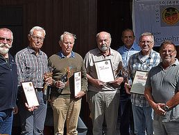 Treue Mitglieder im DBwV KERH-Achern (v.l.): Hans Denk, Gerhard Höll, Manfred Decker, Franz Krisam, Bezirksvorsitzender Matthias Schneider, Wolfgang Klauke und Vorsitzender Helmut Schäfer. Foto: DBwV