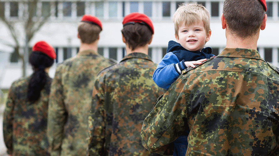 Kindernotbetreuung für Angehörige der Bundeswehr? Das hängt vom Bundesland ab: Nur in sieben Ländern werden Bundeswehrangehörige unter bestimmten Voraussetzungen als systemrelevantes Personal defniert. Foto: Bundeswehr/Neumann