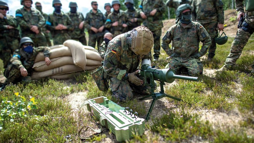 Im Rahmen der Ausbildungsunterstützung wurden ukrainische Soldaten unter anderem in der Beseitigung von Minen trainiert. Foto: Bundeswehr