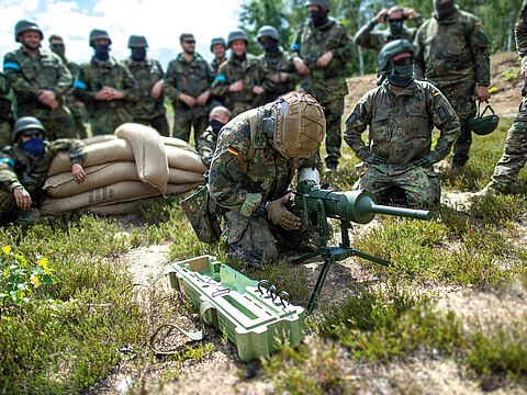Im Rahmen der Ausbildungsunterstützung wurden ukrainische Soldaten unter anderem in der Beseitigung von Minen trainiert. Foto: Bundeswehr