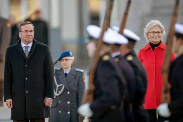 Wechsel im BMVg: Im Januar 2023 wird Boris Pistorius neuer Verteidigungsminister. Rechts im Bild seine Vorgängerin Christine Lambrecht. Foto: Bundeswehr/Tom Twardy