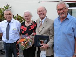 Erstmals wurden in Germersheim 60 Jahre Mitgliedschaft gefeiert:  Hauptmann a.D. Gerhard Pfeifer (3. v.l.) mit Ehefrau. (Foto:  Hauptmann a.D. Roland Rauh)