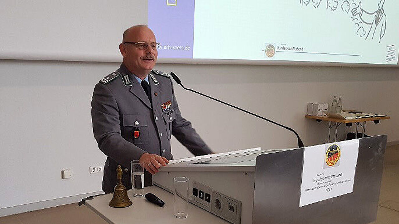 Oberstleutnant Lutz Meier sprach die Grußworte für die Standortkameradschaft und stellte sich als Kandidat für den Landesvorsitzenden vor. Foto: Joachim Hentschel
