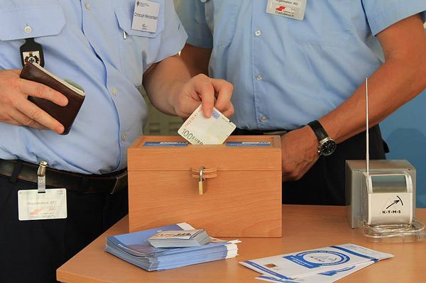 Spenden zu Gunsten einsatzverwundeter Soldaten.