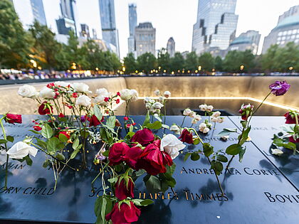 Das 9/11-Memorial erinnert an den Anschlag und an die fast 3000 Zivilisten, die beim Terroranschlag vom 11. September 2001 ums Leben gekommen sind. Foto: picture alliance/Sipa USA/Richard B. Levine