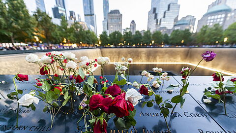 Das 9/11-Memorial erinnert an den Anschlag und an die fast 3000 Zivilisten, die beim Terroranschlag vom 11. September 2001 ums Leben gekommen sind. Foto: picture alliance/Sipa USA/Richard B. Levine