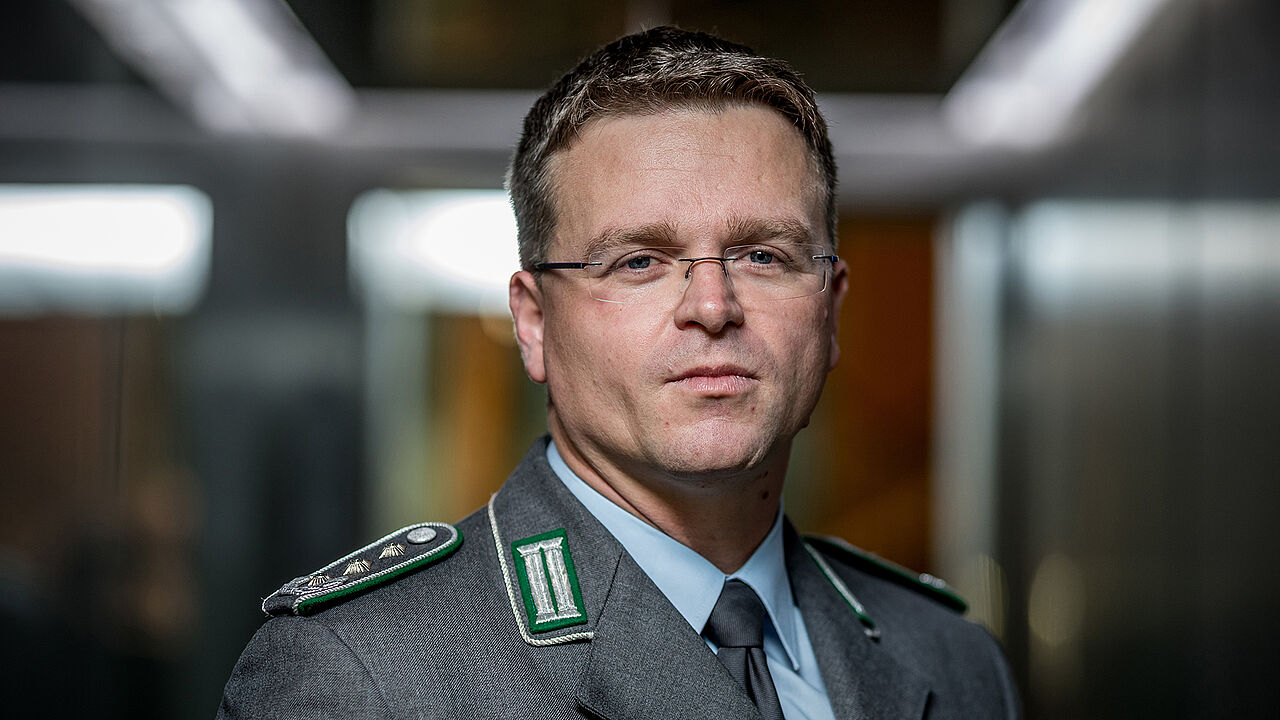 Im Interview mit der "Welt" mahnt Oberst andré Wüstner angesichts der sicherheitspolitischen Lage in Osteuropa die Wiederherstellung der Einsatzbereitschaft der Bundeswehr an. Die europäische Sicherheitsarchitektur sei in Gefahr, so der Bundesvorsitzende. Foto: Michael Kappeler