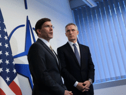 Beim Nato-Ministertreffen in Brüssel: US-Verteidigungsminister Mark Esper und Nato-Generalsekretär Jens Stoltenberg. Foto: Nato