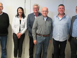 Experten: Vorsitzender Edwin Kluger (v. l.), Melanie Diehl-Meyer (Compass), Bezirksvorsitzender Helmut Pries, Elmar Menne (Sozialberater), Gregor Hanselmann (BVA Stuttgart), Günter Fischer (Continentale). Foto: KERH Hessisch Lichten