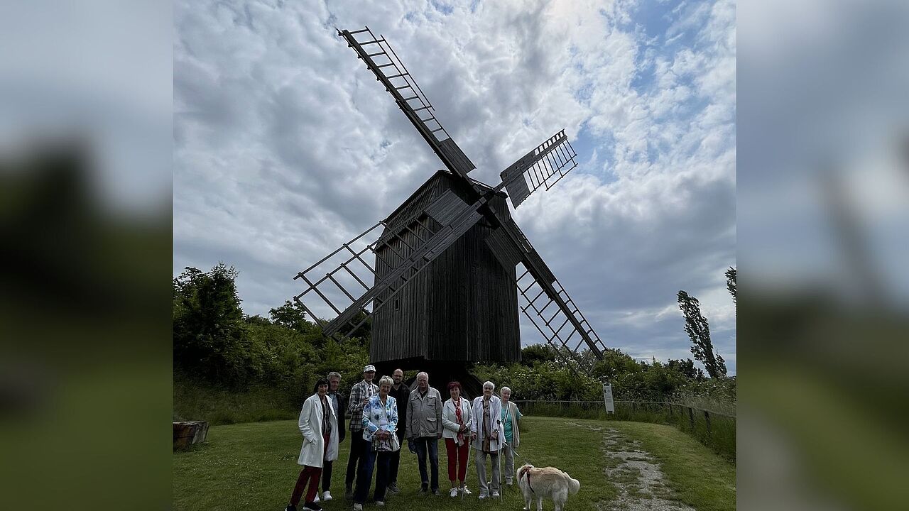 Der Teilnehmer der sKERH Weimar/Rudolstadt vor einem der Gebäude im Freilichtmuseum Hohenfelden. Foto: Jens Lüder