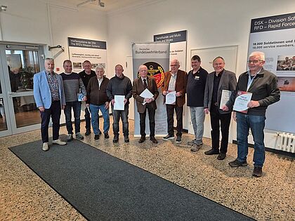 Zahlreiche Ehrungen gab es in Stadtallendorf: (von links) Rainer Koch, Berthold Kurz, Henry Albrecht, Rainer Hupfeld, Hans-Peter Marx, Gerhard Willmund, Dieter Globisch, Dirk Siebert, Klaus Böttcher und Helmut Hildebrand. Foto: Thomas Weber