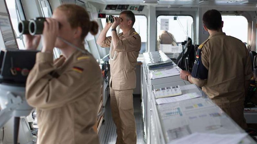 Bei der Mission Sea Guardian im Mittelmeer erstellen die Mitgliedstaaten der NATO ein umfassendes Lagebild und überwachen den Seeraum. Archivfoto: Bundeswehr/Tom Twardy