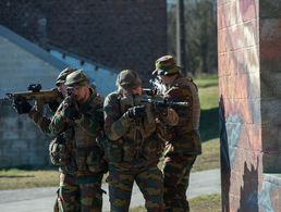 Belgische Soldaten auf eine Truppenübungsplatz: Im niedersächsischen Bergen haben sich jetzt 68 Angehörige der belgischen Streitkräfte mit dem Corona-Virus infiziert. Foto: Defensie - La Défense