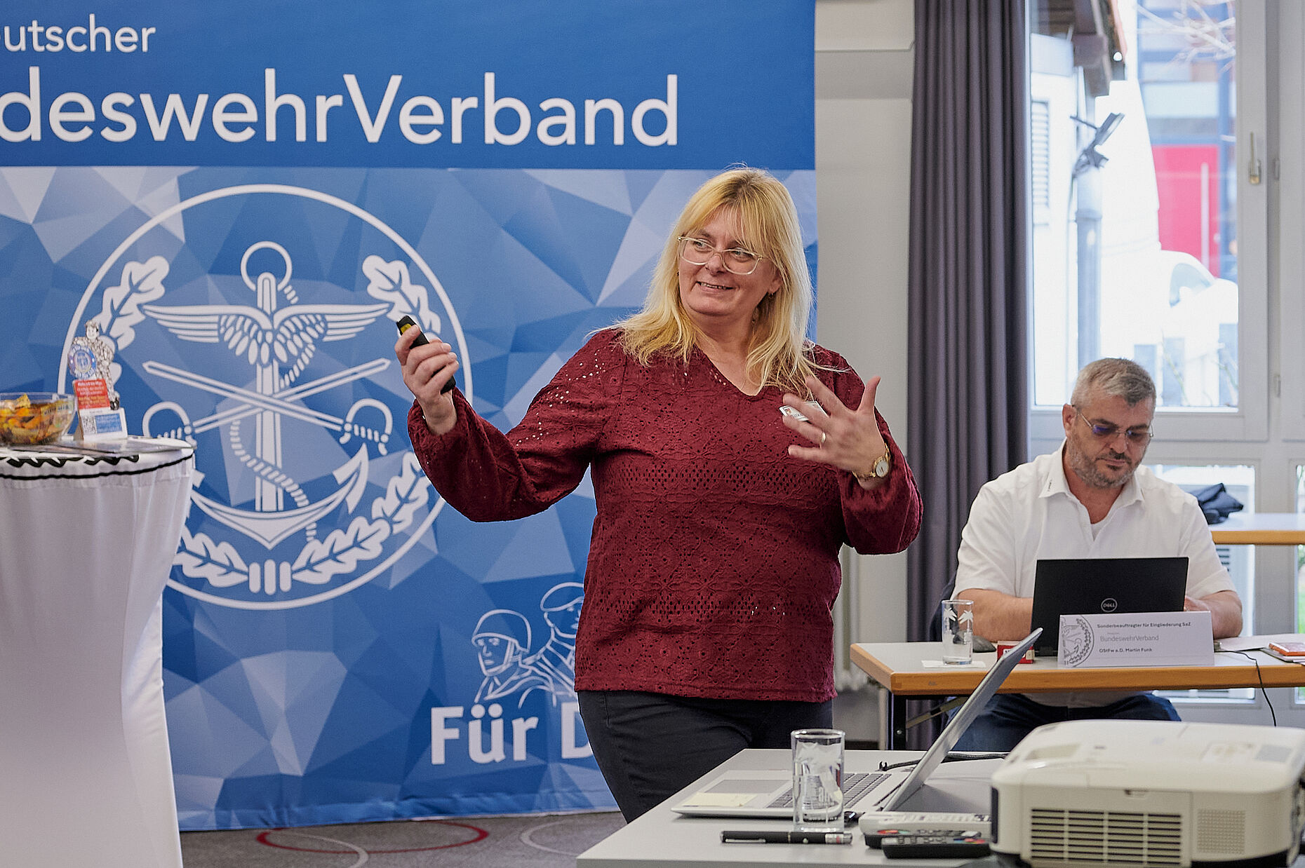 Sozialberaterin Silke Middeke gab einen umfassenden Überblick über finanzielle Veränderungen beim Ausscheiden aus dem Dienst. Foto: IK