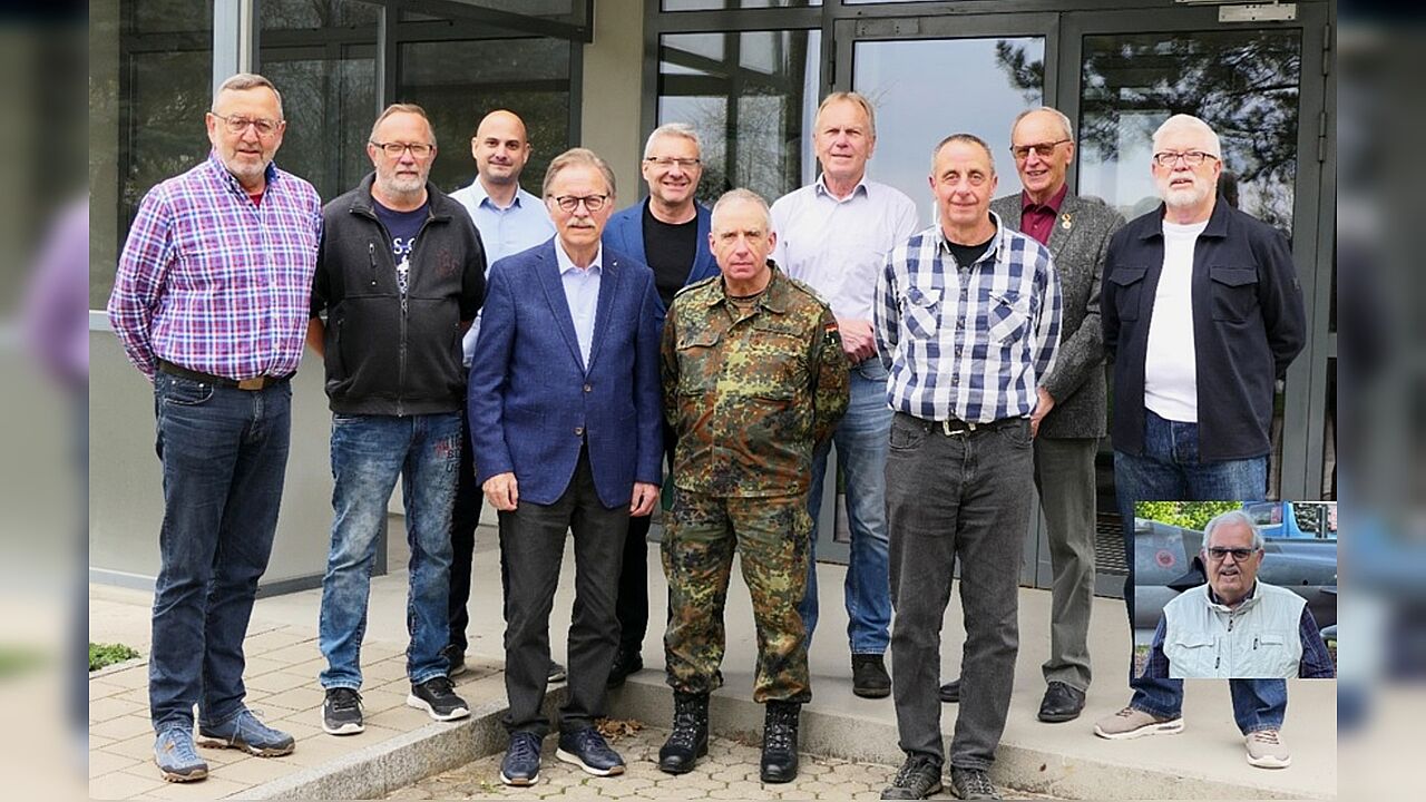 Der neue Vorstand der KERH Ulm/Neu-Ulm unter dem Vorsitz von Oberstleutnant d.R. Johannes Allgaier (5.v.l.) hat mit seiner konstituierenden Sitzung die Arbeit aufgenommen. Foto: MS