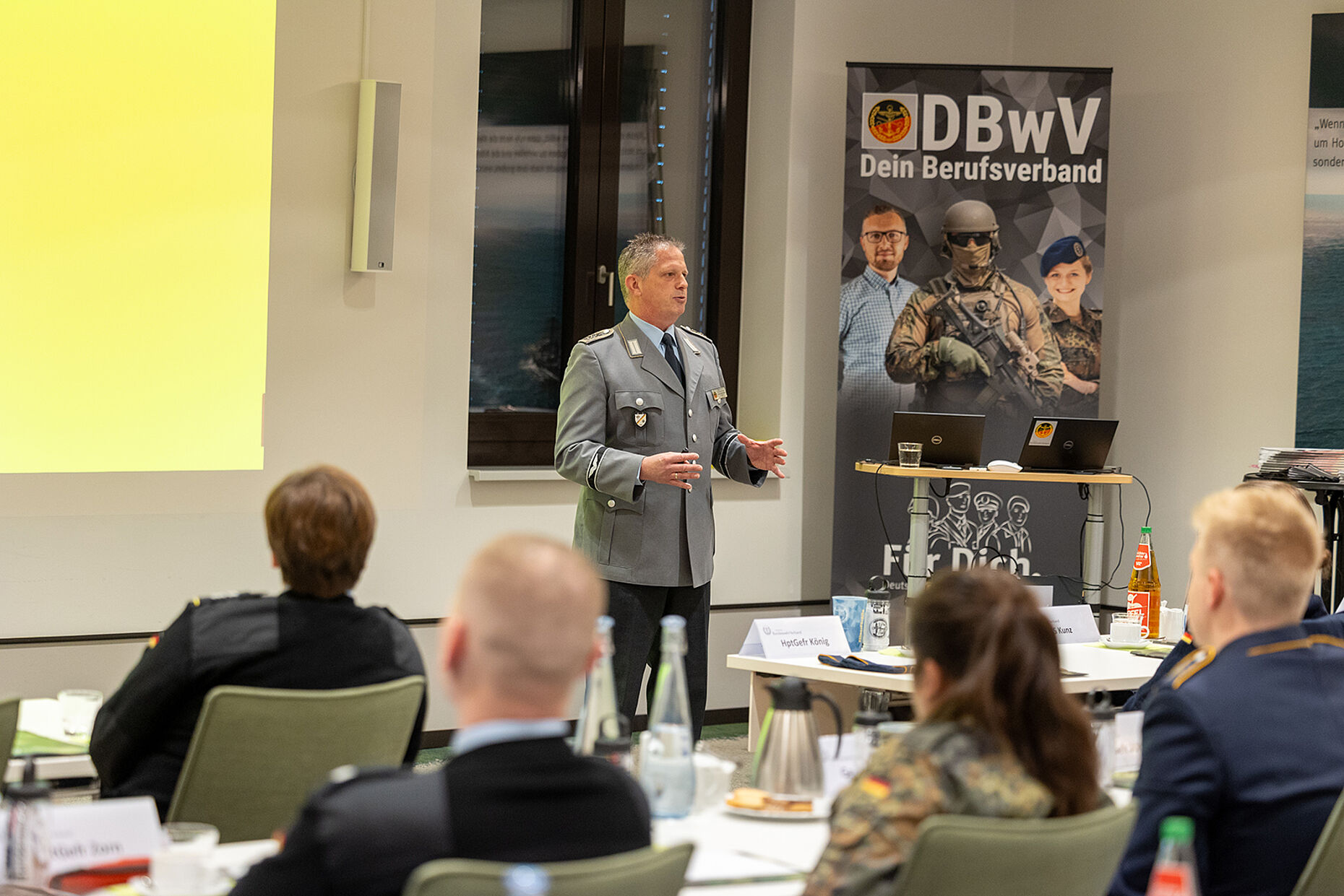 Oberstabsfeldwebel Sascha Altenhofen, Vorsitzender Beteiligungsrechte im DBwV: „Ein wichtiges Thema für unsere Mannschaften sowie alle Soldatinnen und Soldaten ist auch die Wohnungsfürsorge, zum Beispiel für Soldaten, die aus dem Ausland zurückkehren." Foto: DBwV/Yann Bombeke