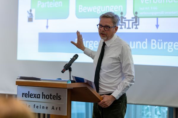 Fritz von Korff, Abteilungsleiter Politik im DBwV, sprach unter anderem über den neuen Koalitionsvertrag. Foto: DBwV/Sarina Flachsmeier