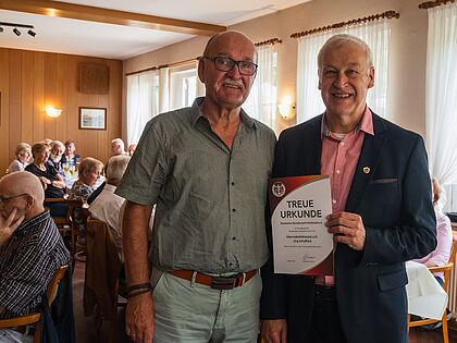 Volker Zergiebel (links) ehrte Jörg Scheffzick. Foto: DBwV