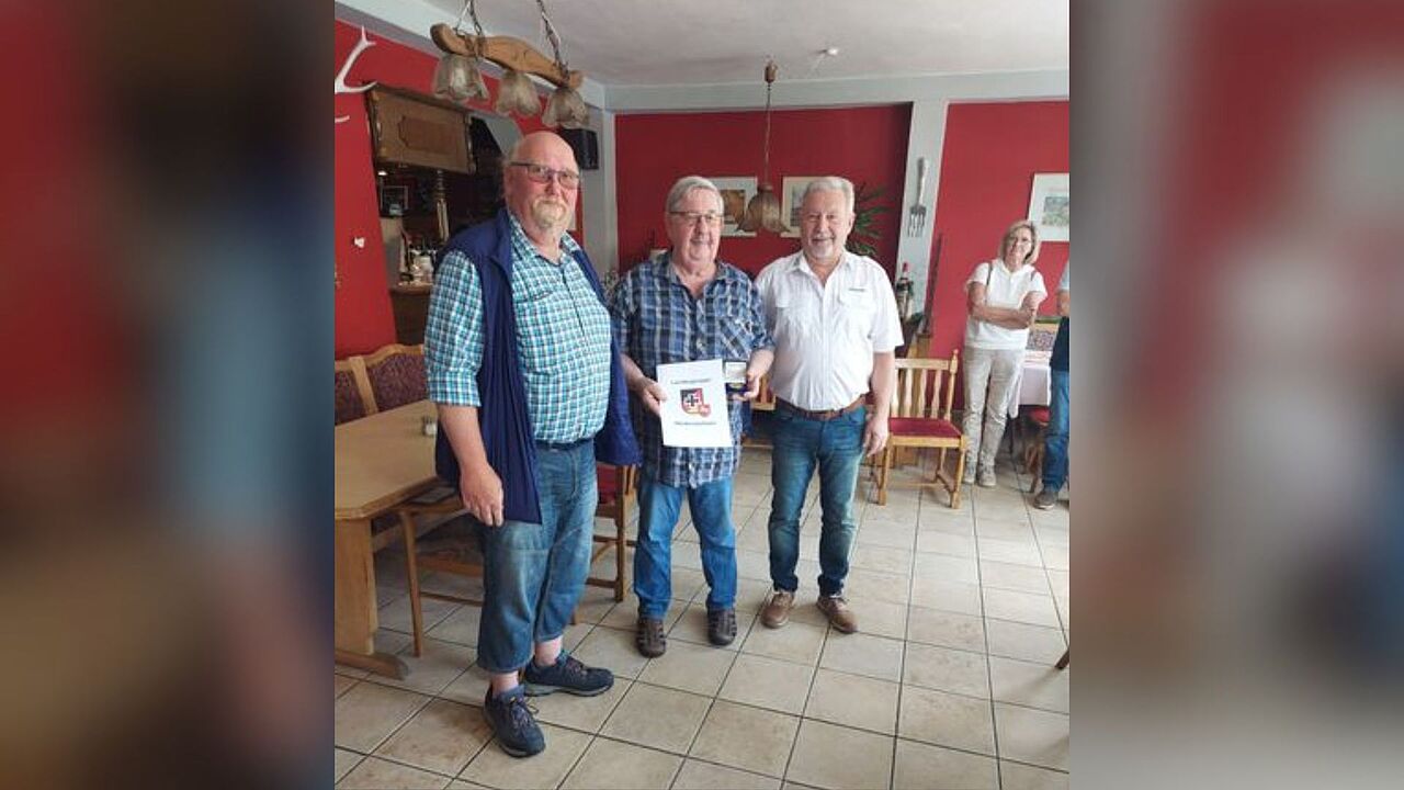 Hauptmann a. D. Bengsch (Kameradschaftsvorsitzender), Klaus-Peter Strickroth. und Ulf Bokelmann. Foto: DBwV