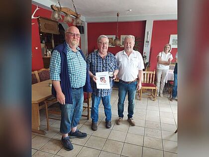 Hauptmann a. D. Bengsch (Kameradschaftsvorsitzender), Klaus-Peter Strickroth. und Ulf Bokelmann. Foto: DBwV