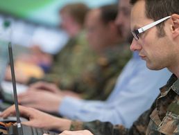 Ständiger Prozess: Die Modernisierung der IT-Landschaft der Streitkräfte (Foto: Bundeswehr)