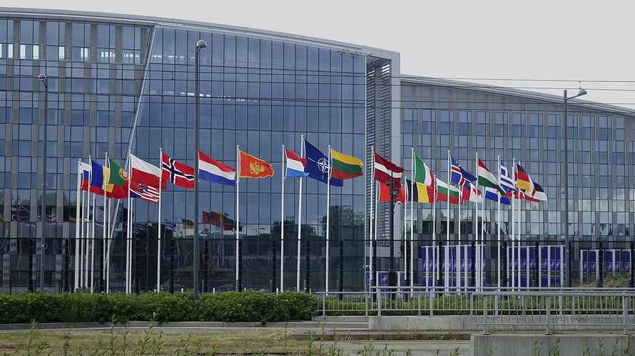 Das Nato-Hauptquartier in Brüssel. Beim Gipfeltreffen des transatlantischen Bündnisses in dieser Woche wird es auch um die deutschen Verteidigungsausgaben gehen. Foto: dpa