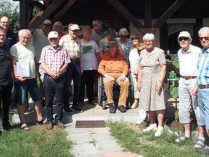 Bestes Sommerwetter bot den passenden Rahmen zur Mitgliederversammlung der sKERH Cottbus in der Kleingartenanlage Nowinka. Foto: Dietmar Barth