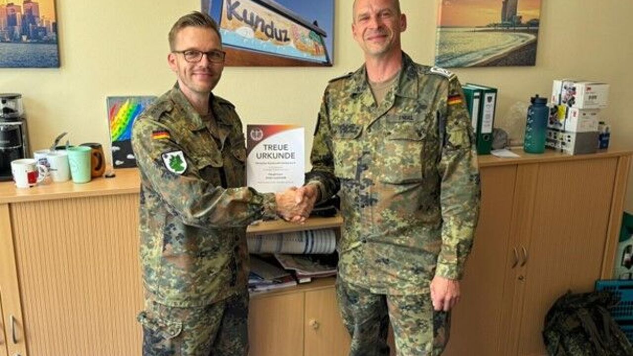 Andre Leonhardt (links) wurde durch Nico Engel geehrt. Foto: DBwV