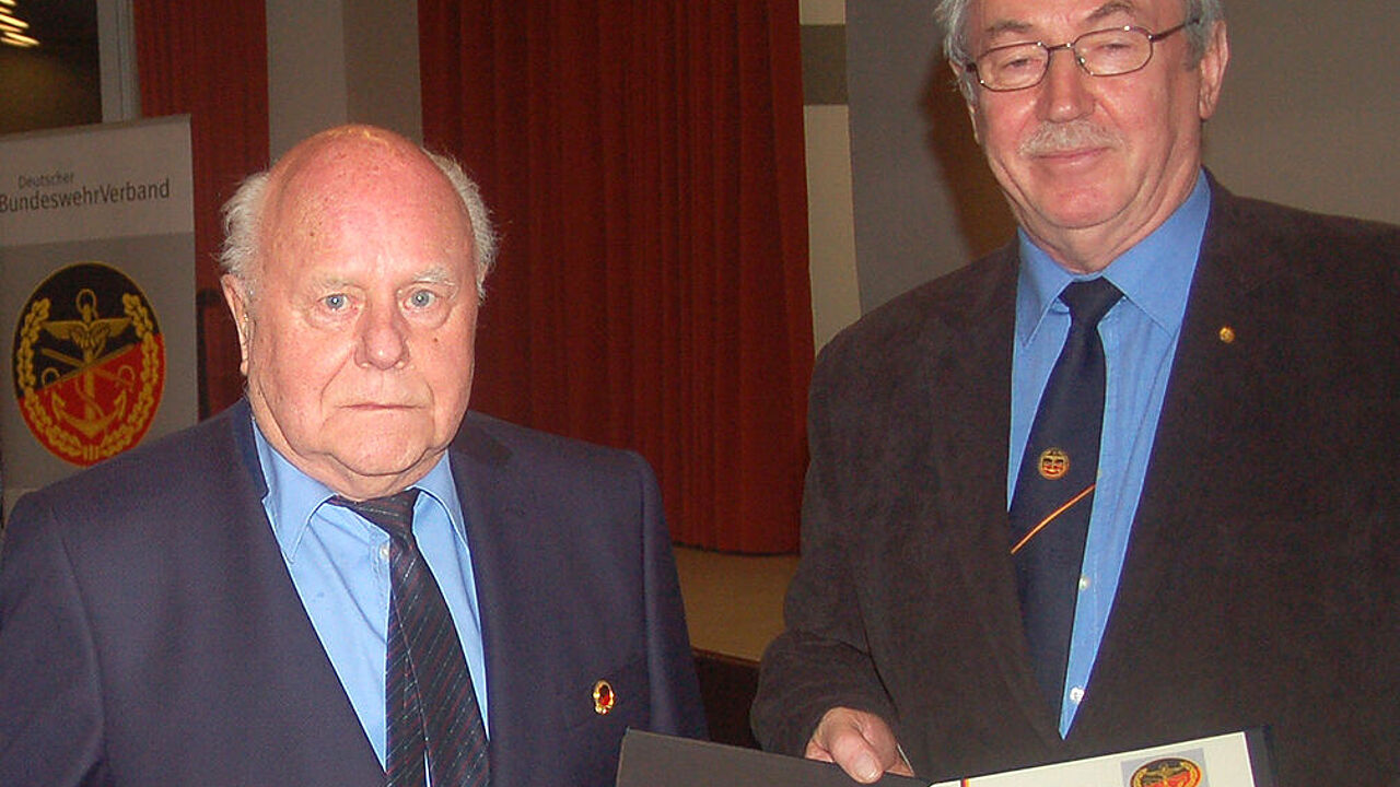 v.l.: Manfred Stüdemann, der Jubilar Oswald Fleckenstein, Manfred Lidl und Armin Komander