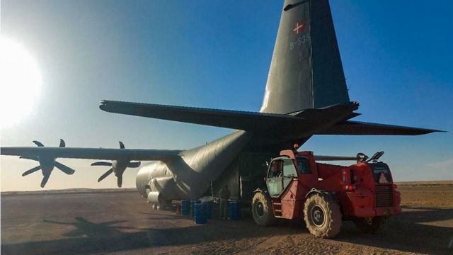 Ein dänisches Transportflugzeug wird in Mali ausgeladen: Nach dem Willen der Militärregierung soll das dänische Kontingent das Land "unverzüglich" wieder verlassen. Foto: Forsvaret/Dänisches Verteidigungsministerium