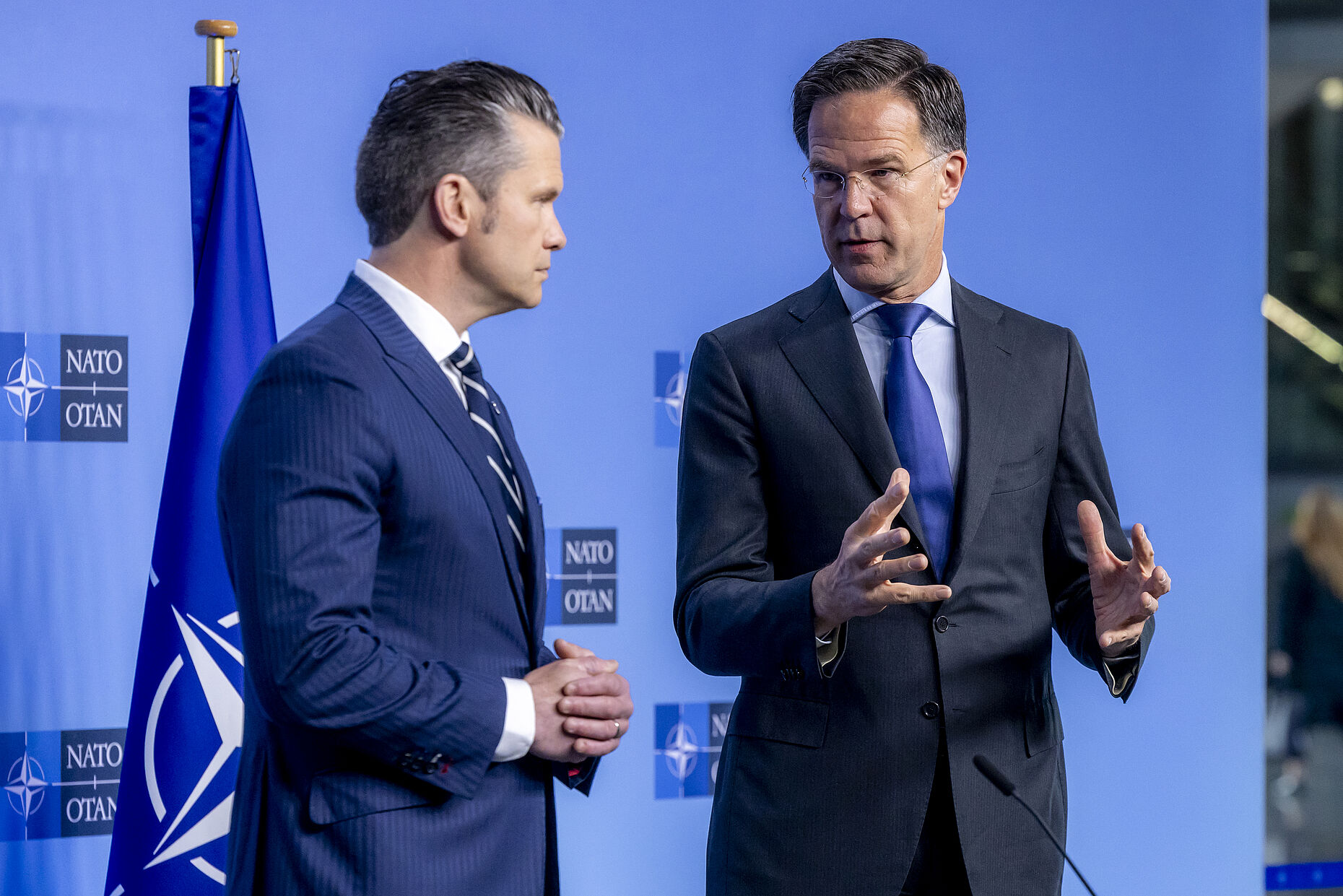 Fünf Prozent des BIP für die Verteidigung – das fordern die USA mit Verteidigungsminister Pete Hegseth (links) und NATO-Generalsekretär Mark Rutte. Foto: NATO