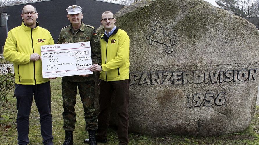 (v.l.n.r.): Karl-Heinz Schütz, BG Michael Matz und Reiner Trosiener. Foto: Airborne-Fit-Run e.V.