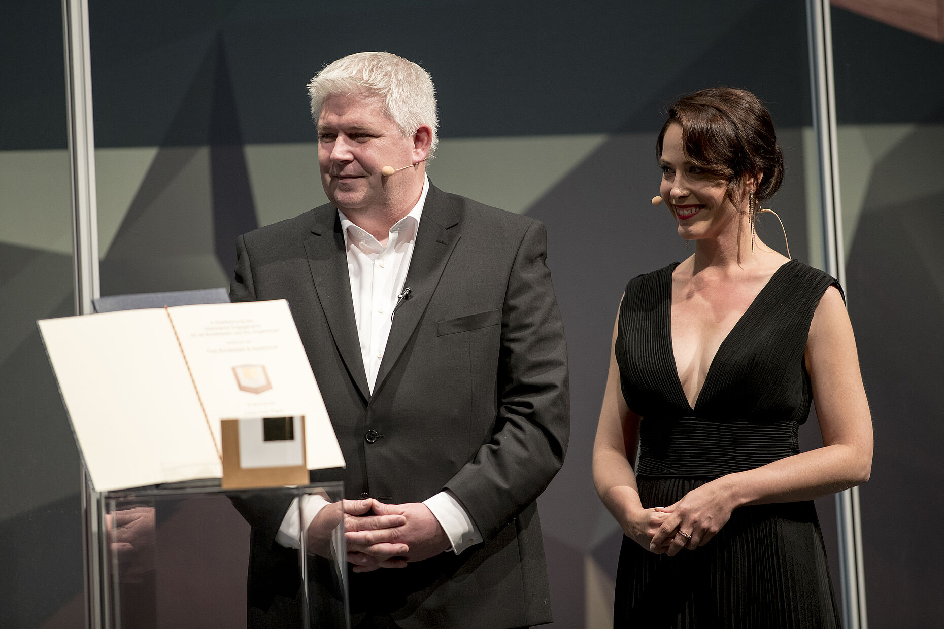 Thomas Blaeschke und Sara Dähn von Voice over piano Foto: Bundeswehr/Kraatz