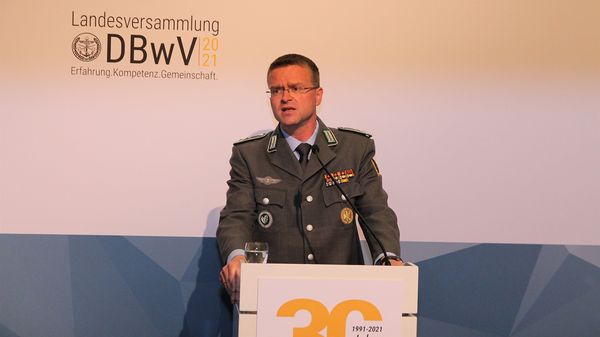 Der Bundesvorsitzende Oberstleutnant André Wüstner stimmte die Delegierten auf die DBwV-Hauptversammlung in Berlin ein. Foto: DBwV/Hahn
