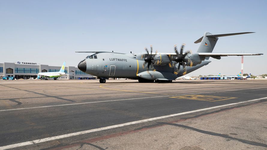 Kurz vor dem Start in Taschkent: Der Airbus A400M konnte in Kabul landen und Medienberichten zufolge 120 Passagiere aufnehmen. Foto: Bundeswehr