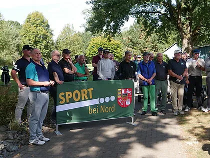 Mittwochsmänner und DBwV-Mitglieder bei der Einweisung. Foto: DBwV