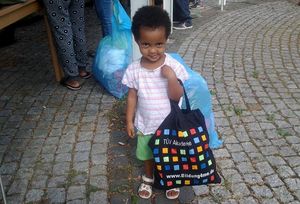Initiative kommt an: Hirot auf dem „Verschenk-Flohmarkt“. Foto: Christiane Hacker