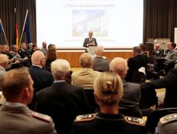 Die neue Sitzordnung im Forum gestaltet die Veranstaltungen lebendiger. Foto: ZInFü/Schönbrodt